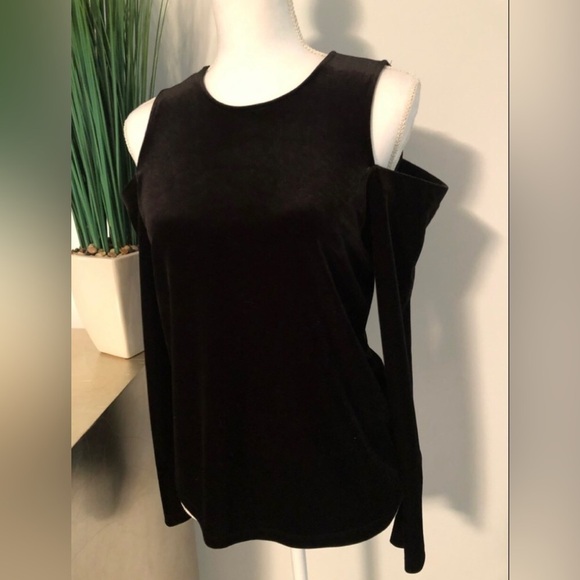 ♠️Calvin Klein Black Velvety Cold Shoulder Top - Picture 1 of 6